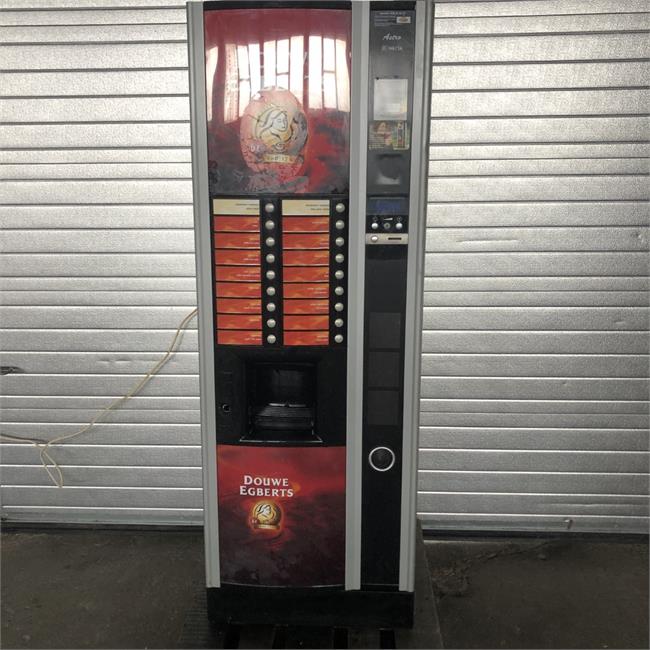 1  Heißgetränkeautomat N u. W Global Vending Necta Astro