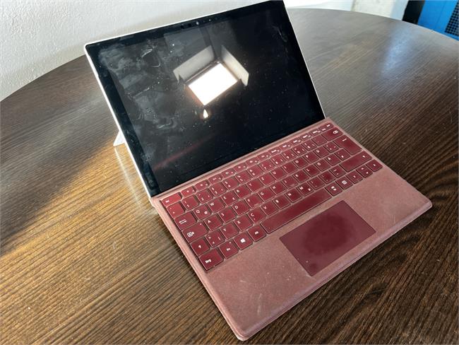 1  Tablet Microsoft Surface Pro